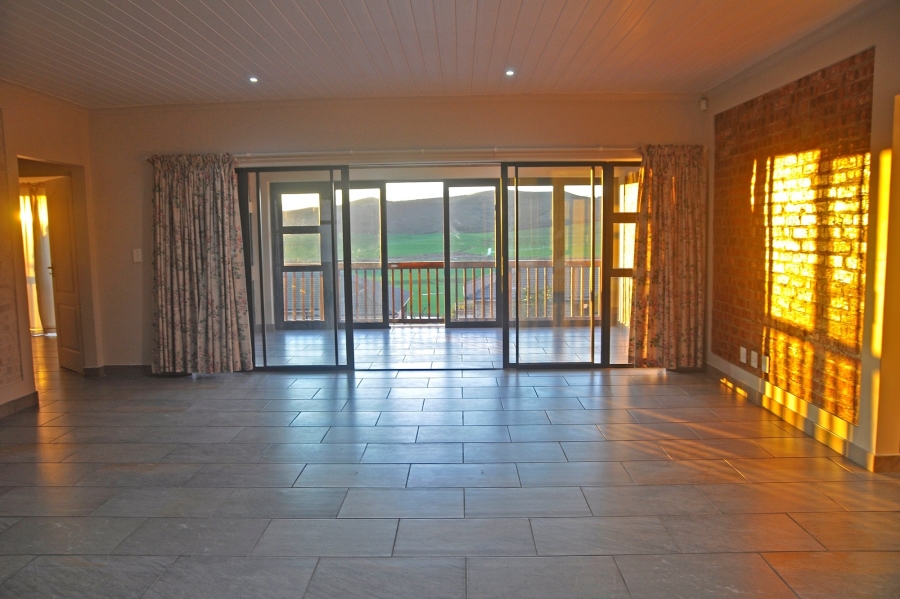 5 Bedroom Property for Sale in Reebok Western Cape
